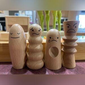 LOVEVERY Wooden Emotion Dolls (4)
